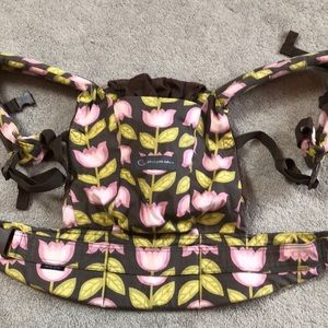 ERGO baby petunia pickle bottom carrier